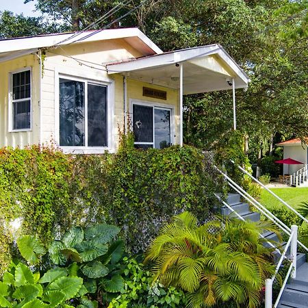 Harbour View Boutique Hotel & Yoga Retreat Belize City Exterior photo