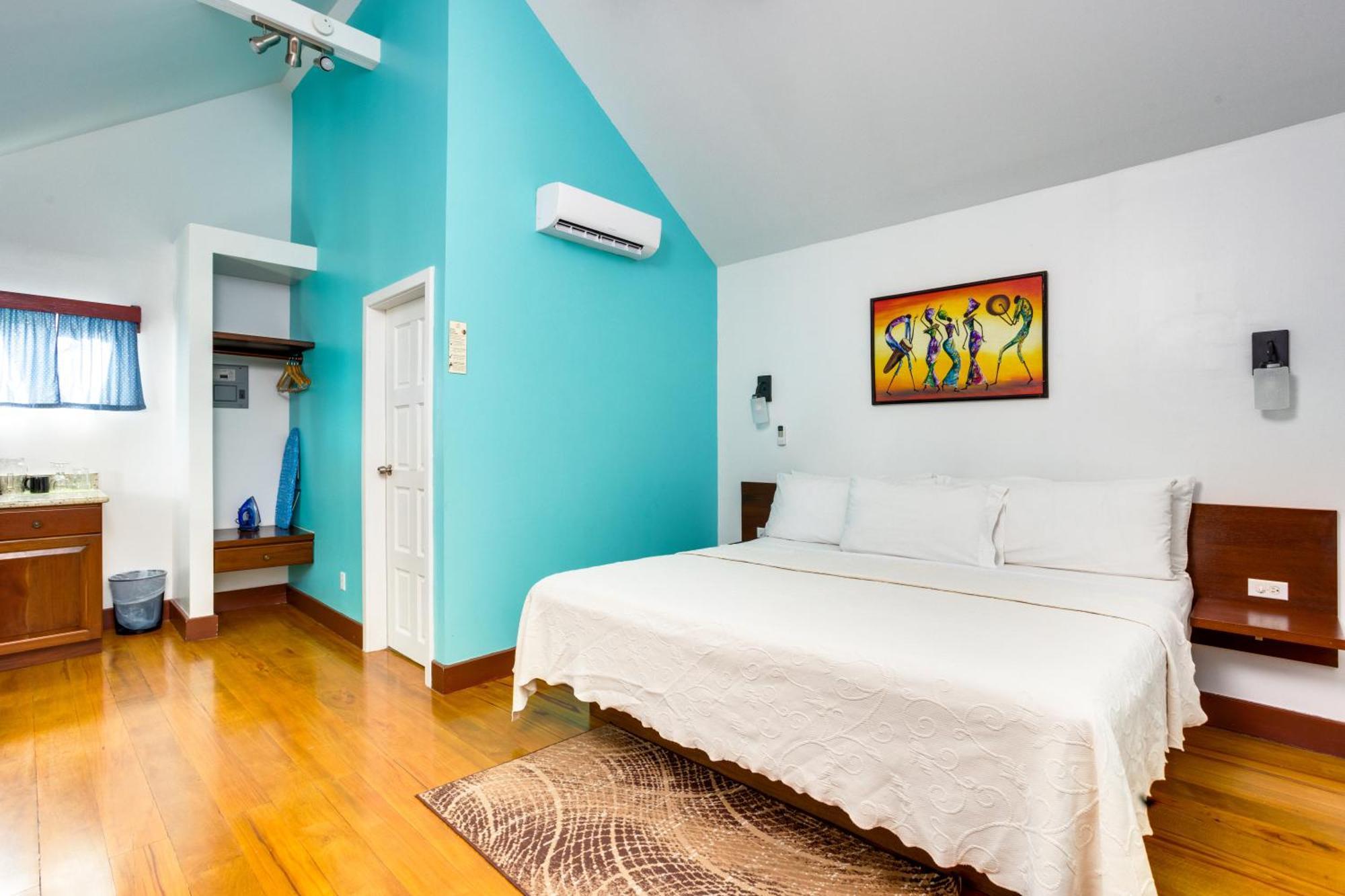 Harbour View Boutique Hotel & Yoga Retreat Belize City Exterior photo